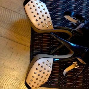 Rock & Republic stilettos size 8 1/2 camel & black